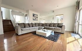 Hamilton Cozy Corner Retreat
